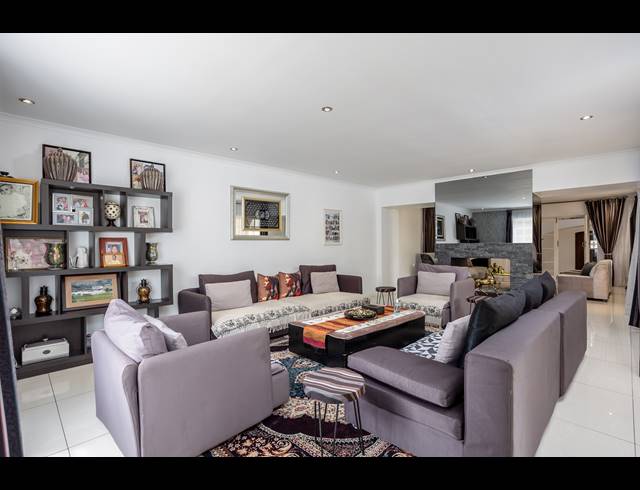 9 BEDROOM HOUSE TO LET IN CONSTANTIA